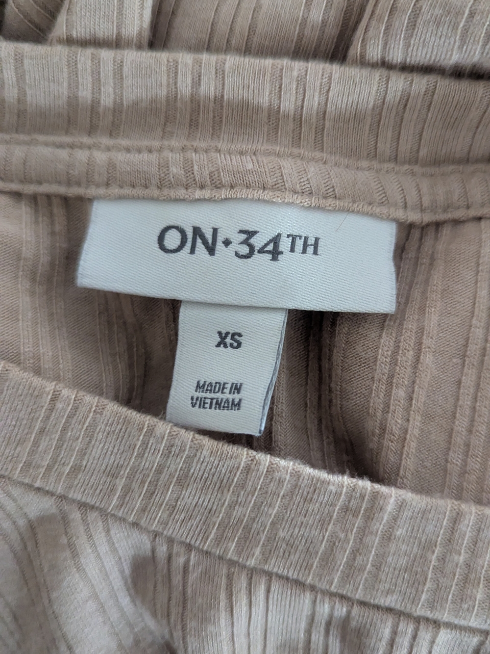 On 34th Beige Ribbed Long Sleeve Top Gold Button Shoulder Coquette XS - Picture 4 of 5
